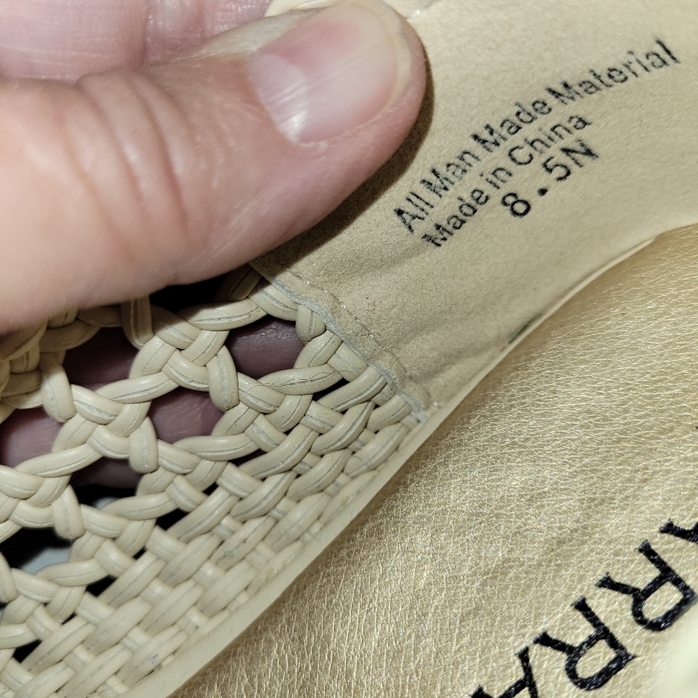 Array Tori Women's Natural Color Slip On Flats. 8… - image 4